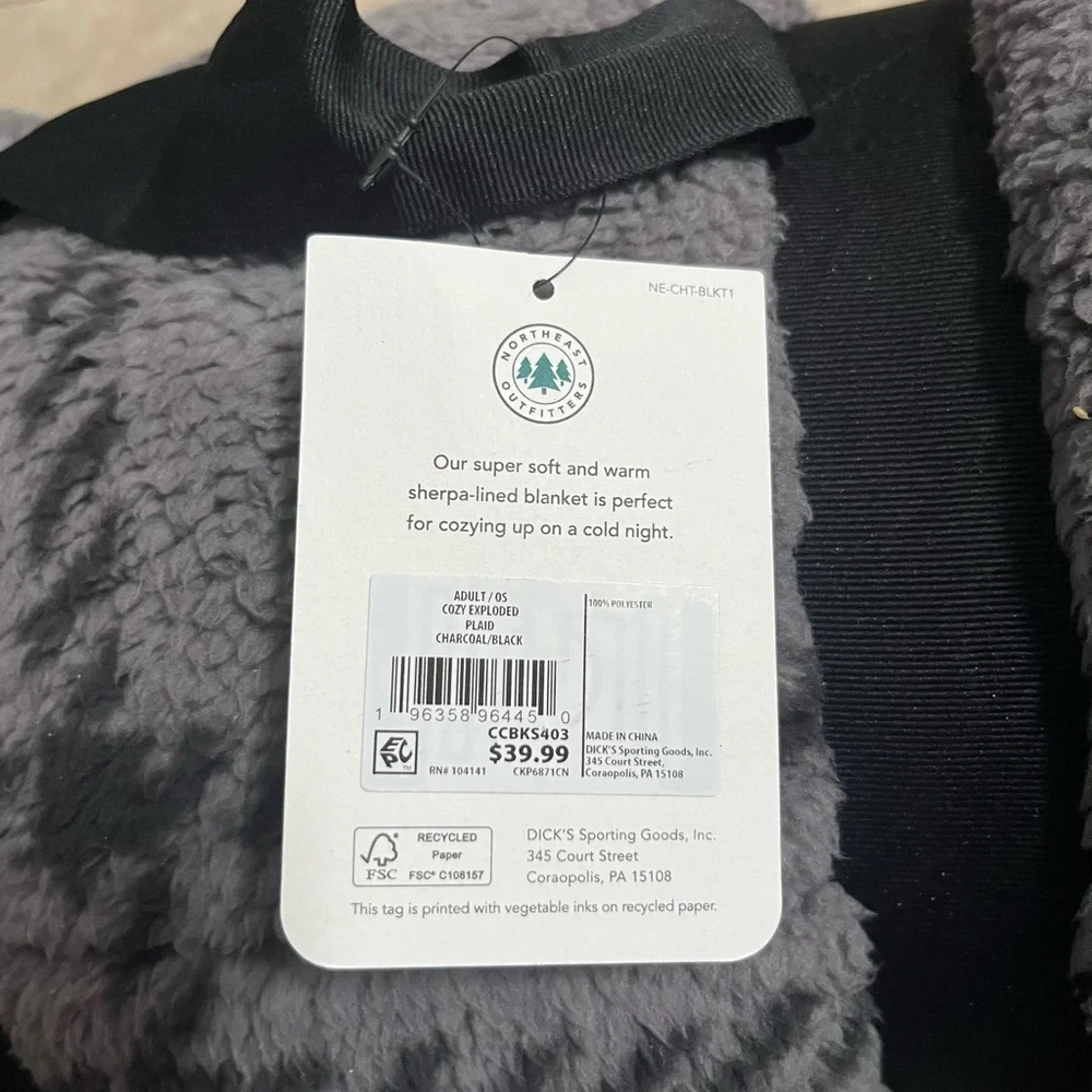 NWT Northeast Outfitters Cozy Black Gray  Check Sherpa Blanket 50 x 60